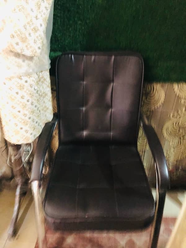 chair 7month used condtion almost new hay 3