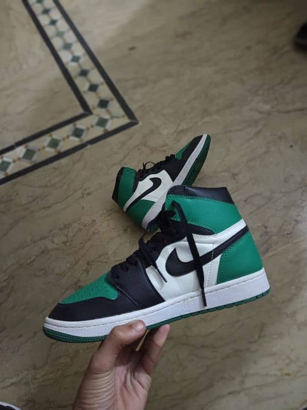 Air Jordan -1 reverse mocha size 8/9 contact : 03348348340 1