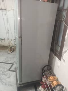 Dawlance medium size single handedly used fridge in working condition