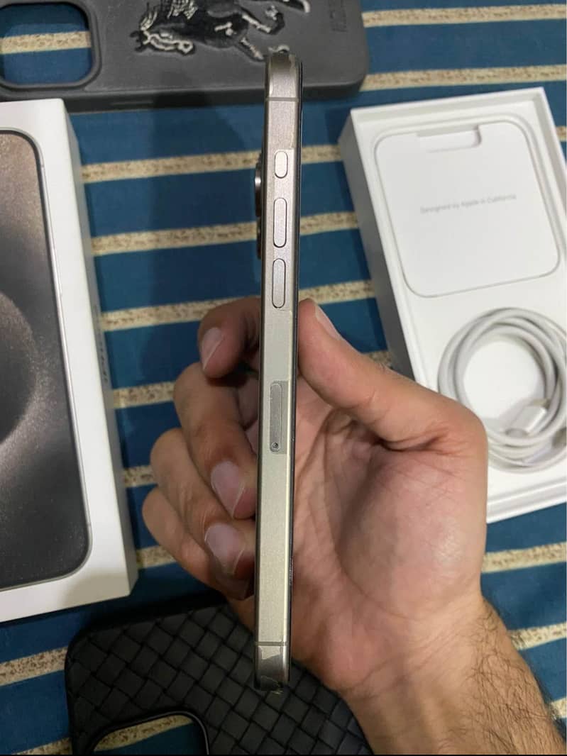 Apple iPhone 15 Pro Max 2