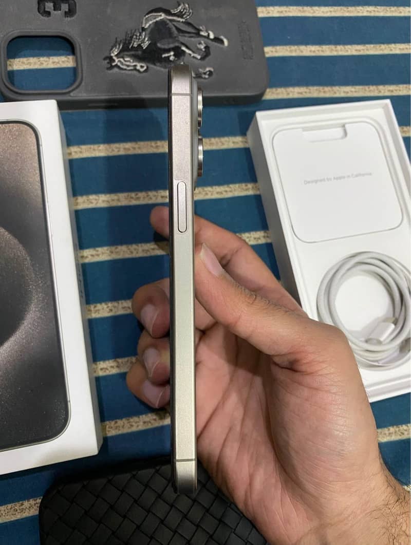 Apple iPhone 15 Pro Max 3