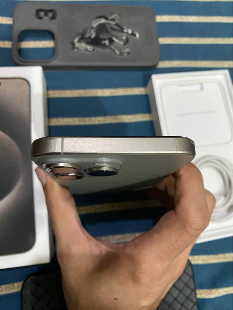 Apple iPhone 15 Pro Max 4