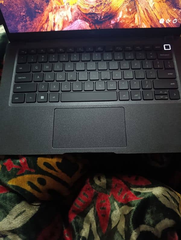 Dell laptop is available for sale 10/10 3