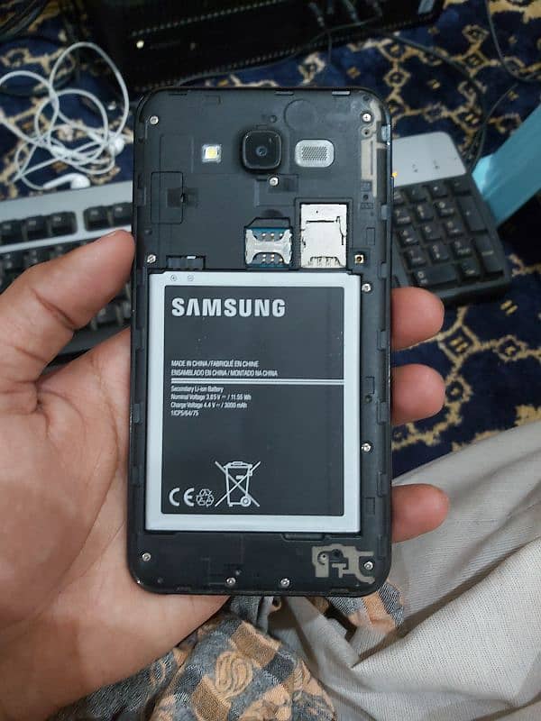 Condition8/10 Sb original hai , battery change krni pry gi. 4