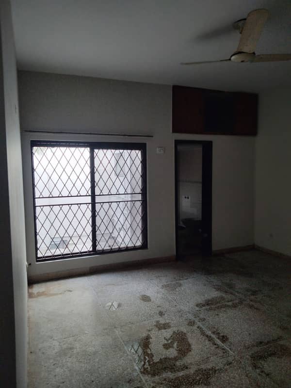 MIAN ESTATE OFFERS KANAL 1 STOREY INDEPENDENT HOUSE FOR RENT ONLY FOR FAMILY 9