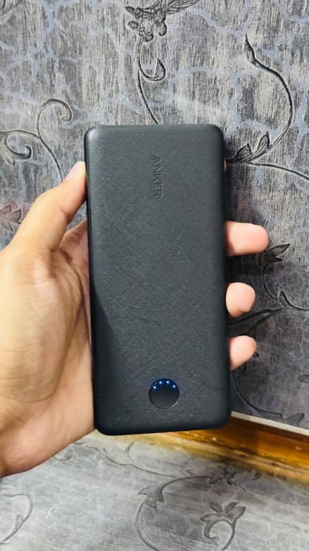 Anker powerbank (10,000 mah) 2