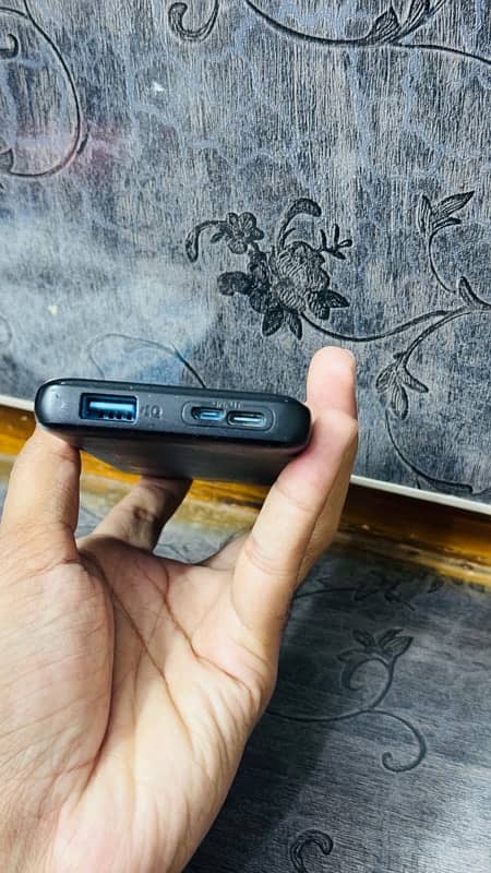 Anker powerbank (10,000 mah) 3