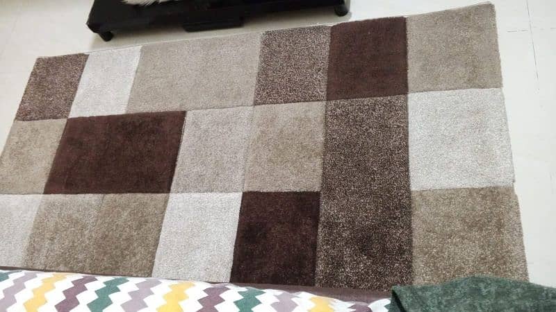 brown box rug 0