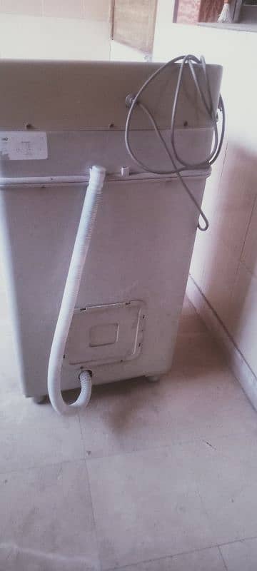 we are selling good condition super Asia washing machine 0