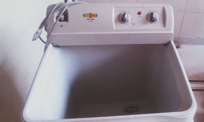 we are selling good condition super Asia washing machine 1