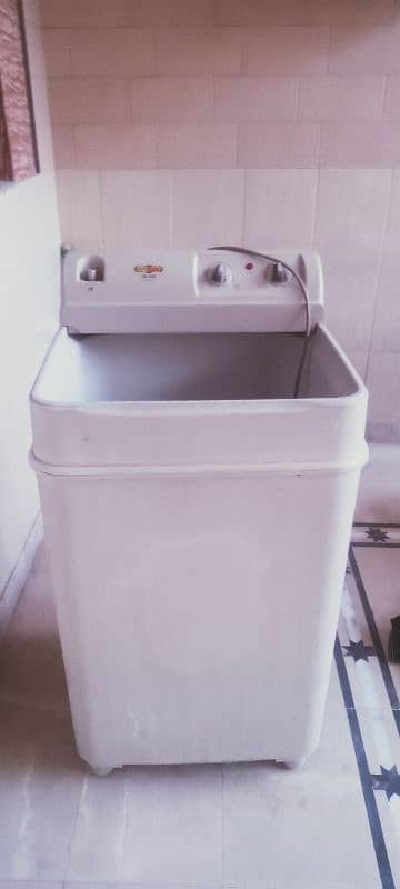 we are selling good condition super Asia washing machine 2