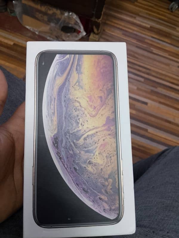 iphone xs max 256 non but 4 month Sim working 3