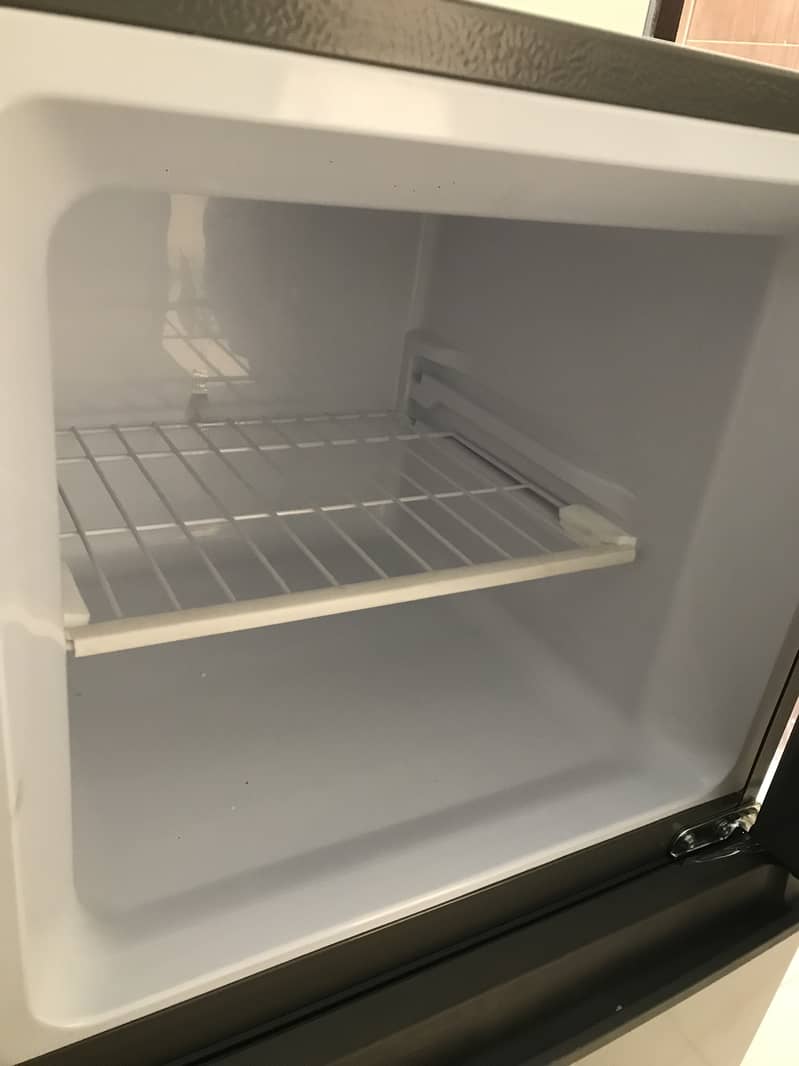 Haeir Premium Condition hardly used Fridge 6