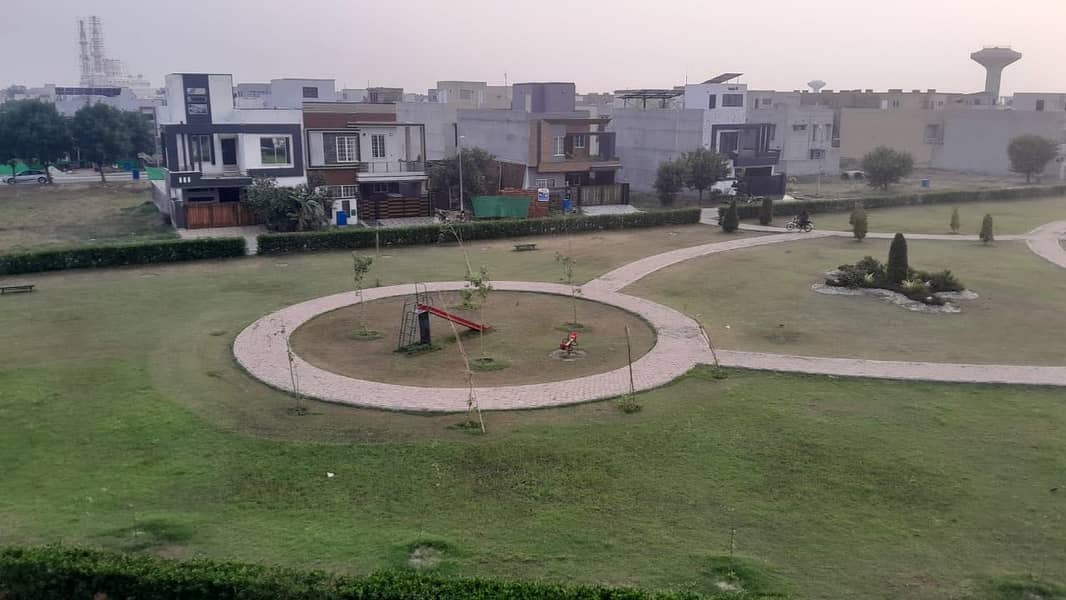 FACING PARK BRAND NEW HOUSE 8 MARLA AVAILABLE FOR SALE IN BAHRIA ORCHARD 1