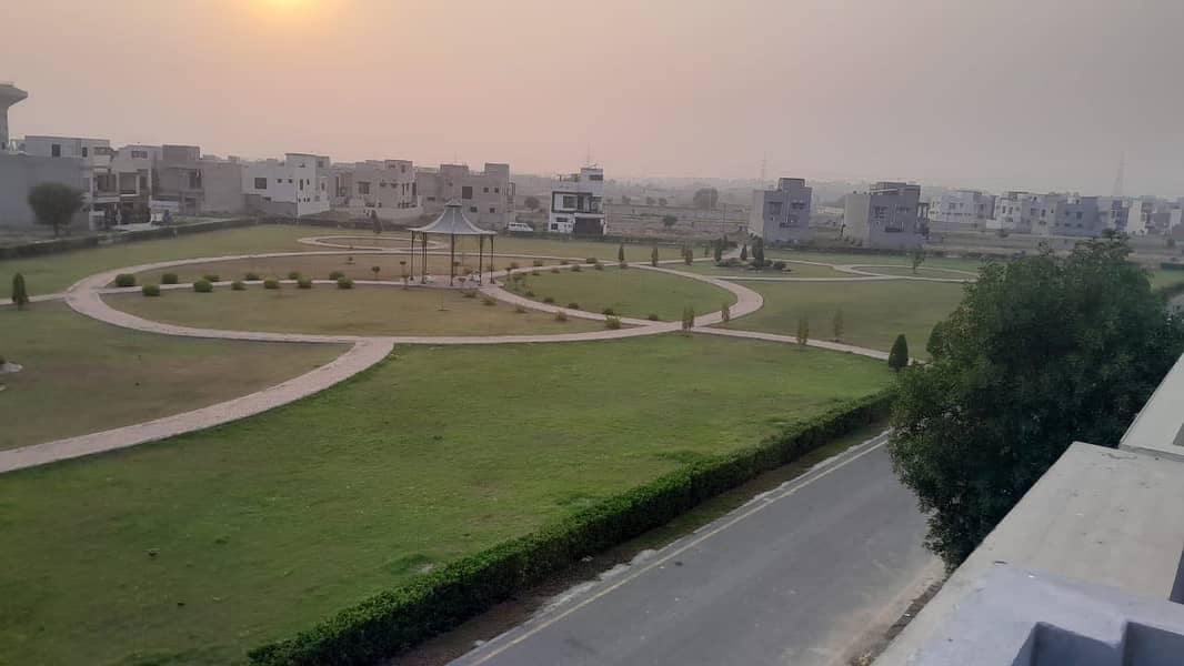 FACING PARK BRAND NEW HOUSE 8 MARLA AVAILABLE FOR SALE IN BAHRIA ORCHARD 15