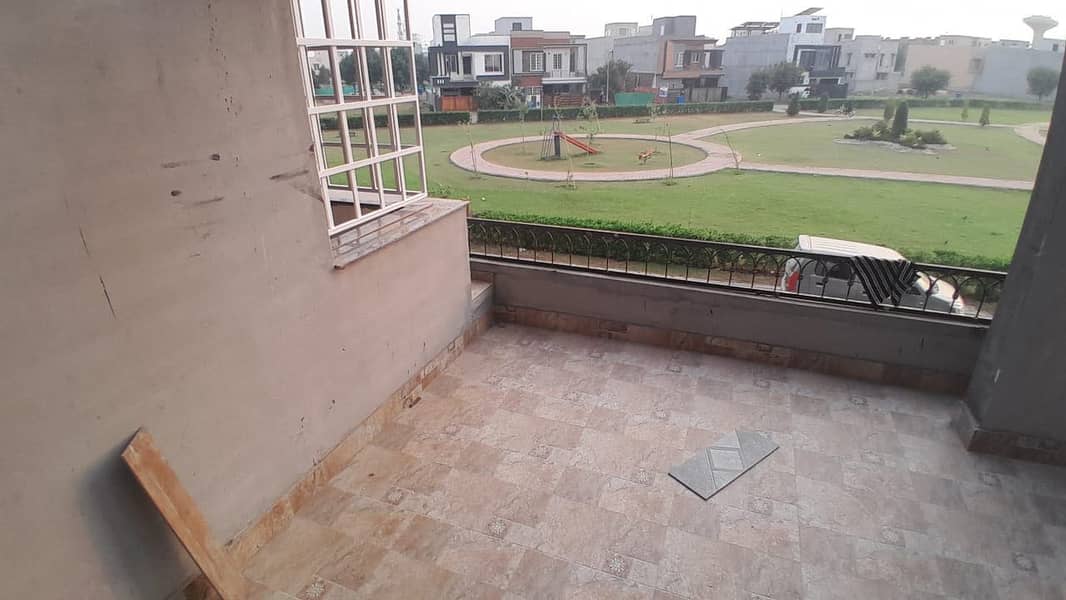 FACING PARK BRAND NEW HOUSE 8 MARLA AVAILABLE FOR SALE IN BAHRIA ORCHARD 19