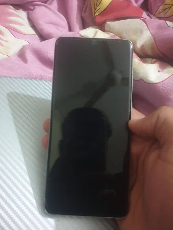 Samsung S20 Plus. . . . . . 5G   8/128GB 3