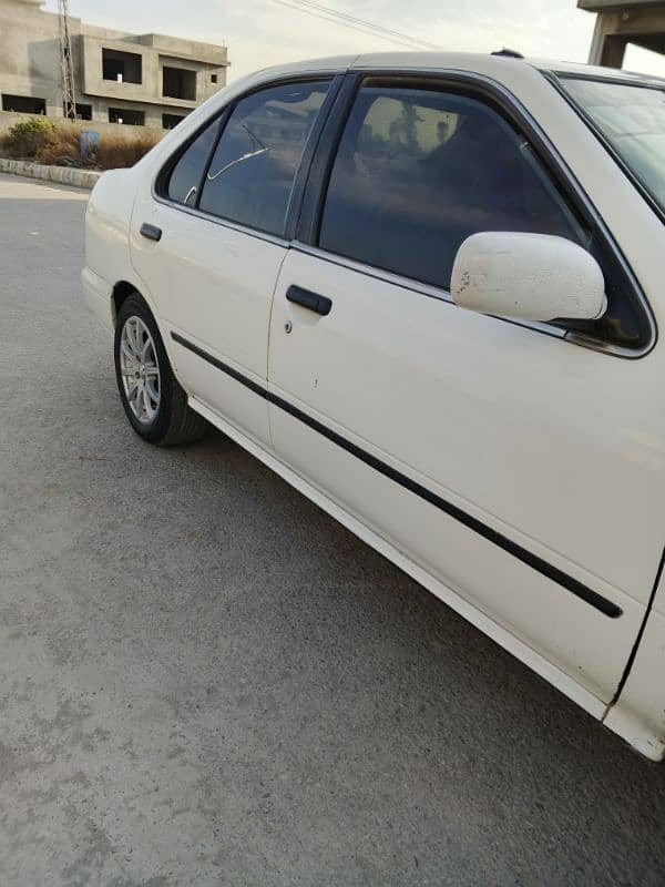 Nissan Sunny 2000 A. C, CNG 2