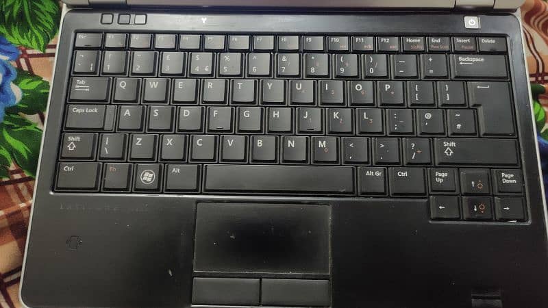 Used Dell Latitude E6230 – Budget-Friendly & Fully Functional 1