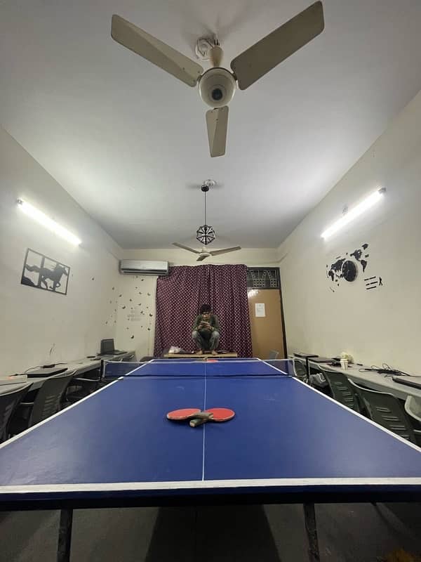 Table Tennis with 4 Rackets 1