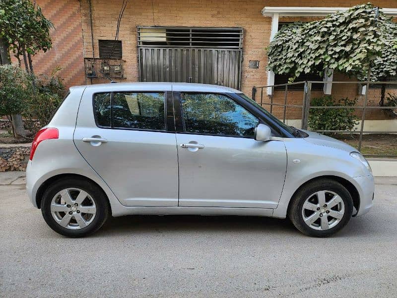 Suzuki Swift DLX 1.3 3