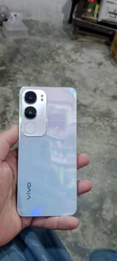 vivo y19s all ok new condition 10by 10 urgent sale 03180366679