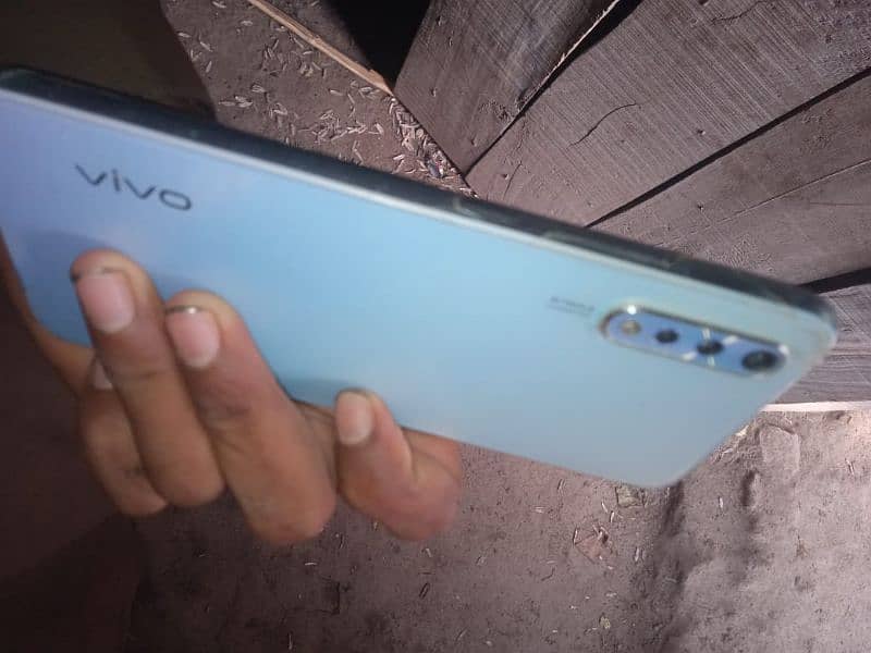 vivo s1 4/128 3