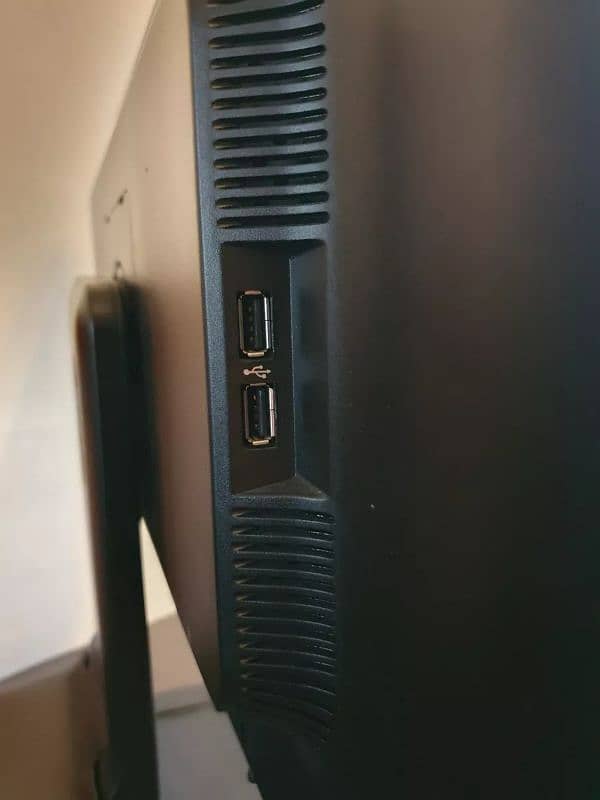 HP 23inch FHD IPS Computer LED 5