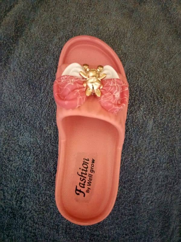 LADIES BRANDED SLIPPERS AVAILABLE 3