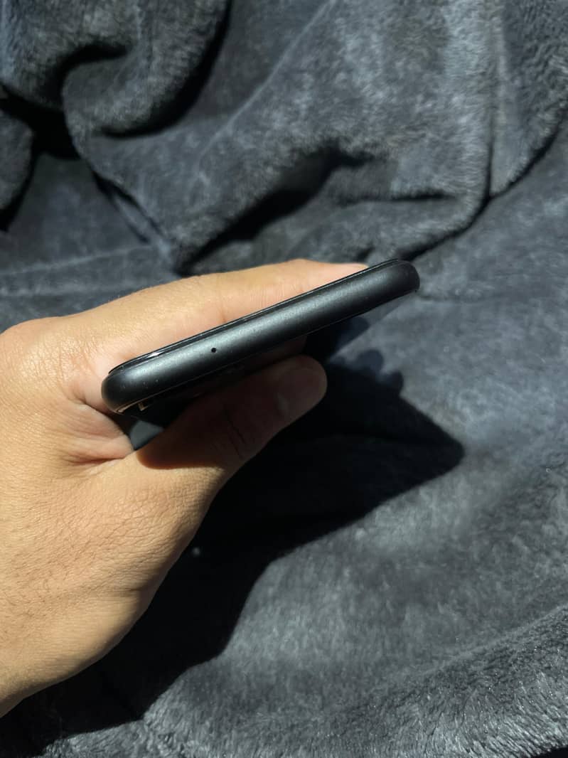 Google pixel 4xl  6GB 64GB (exchange bhi kr skte ho) 3