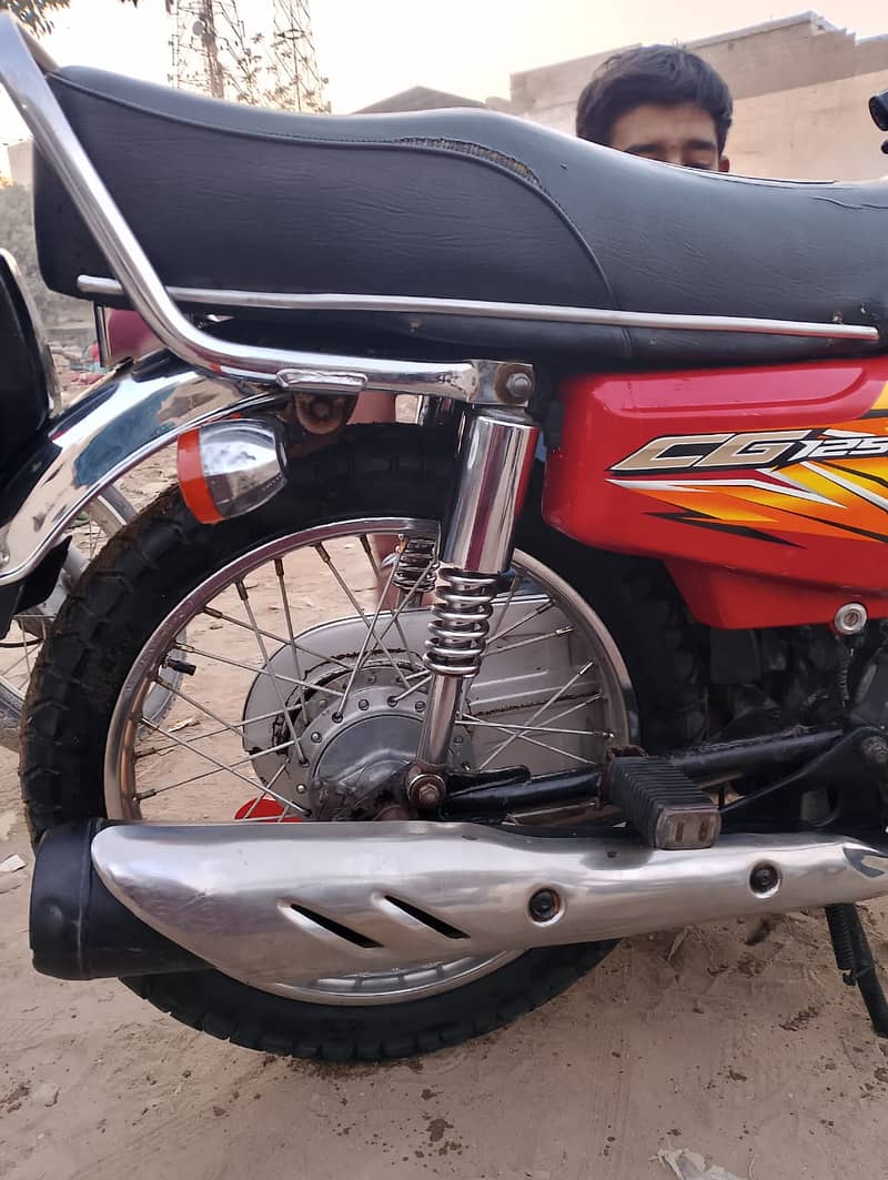 Honda CG 125 2021 month 12 registration 2022 Karachi nmbr 4