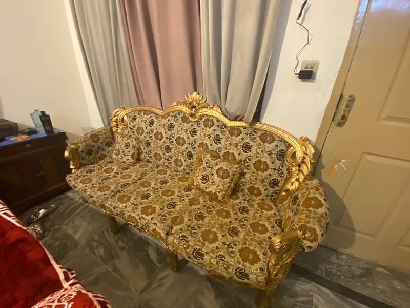 2 chinioti sofa set 6 seater  good condition and 1 table set chinioti 8