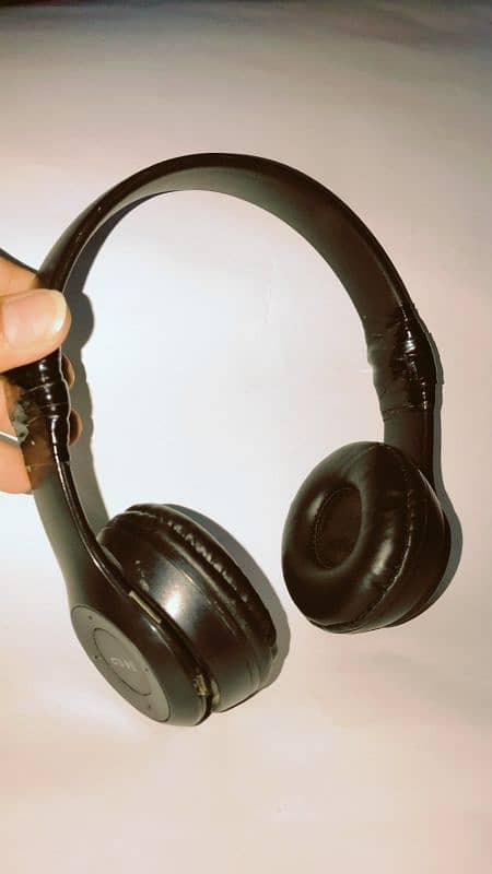 P47 headphones 1