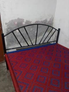 lRoN Bed for sale 10 10 condition bikul ok Hy 03055144761