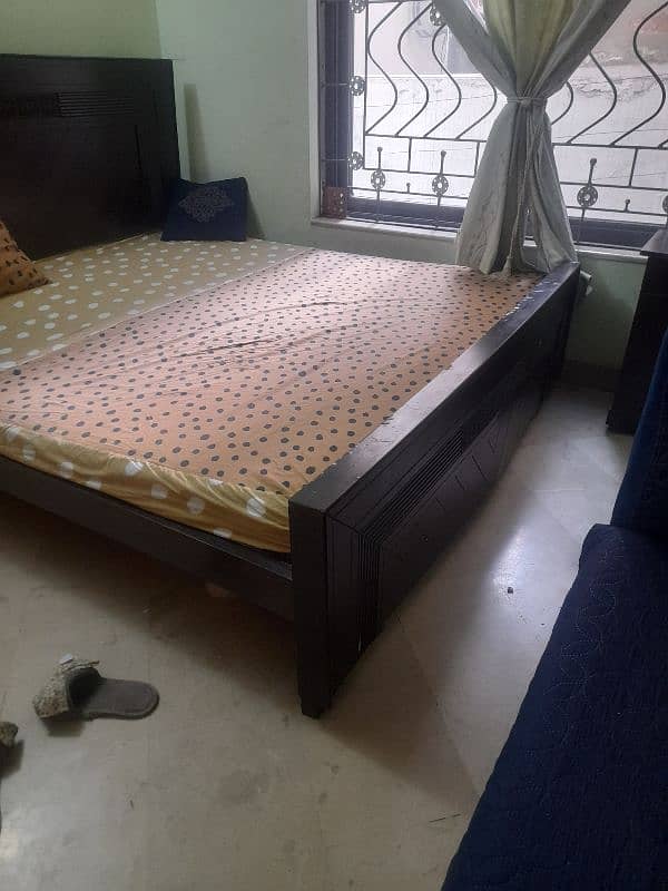 Good condition double bed 1