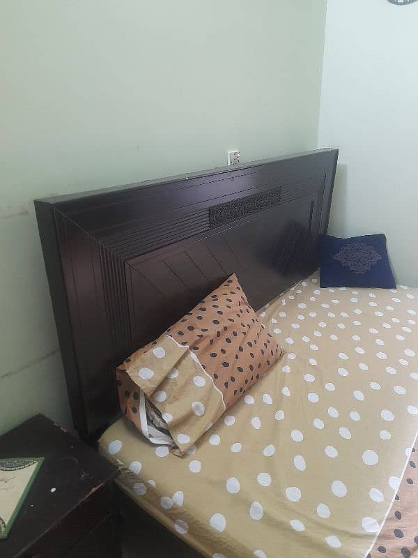 Good condition double bed 3