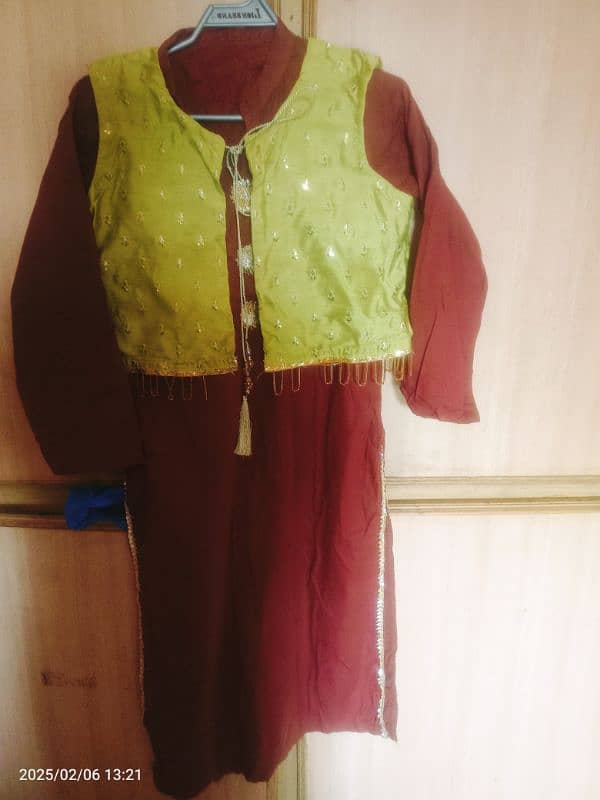 brown and green colour with chunri dupatta 0