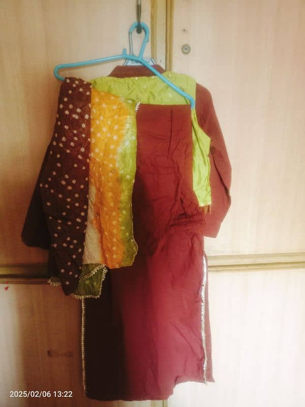 brown and green colour with chunri dupatta 2