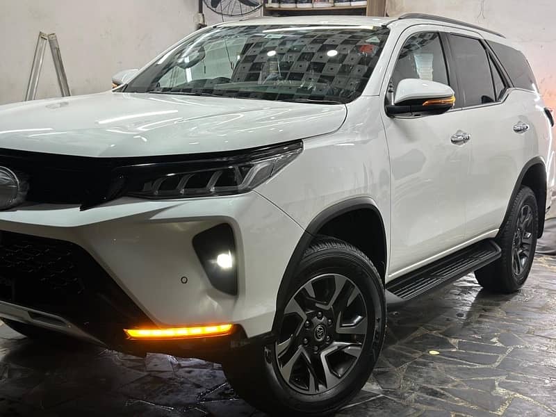 Toyota Fortuner Legender 2023 0