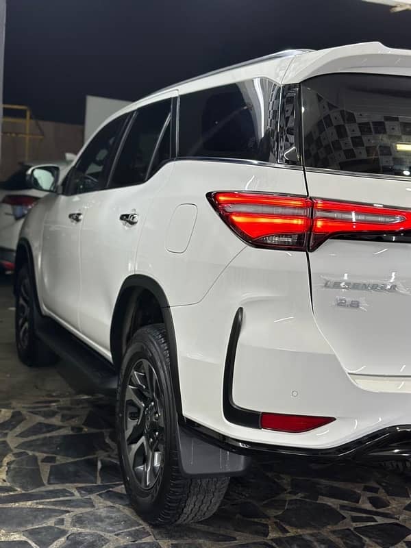 Toyota Fortuner Legender 2023 4