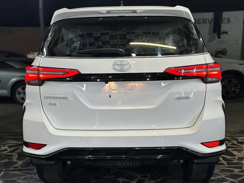 Toyota Fortuner Legender 2023 6