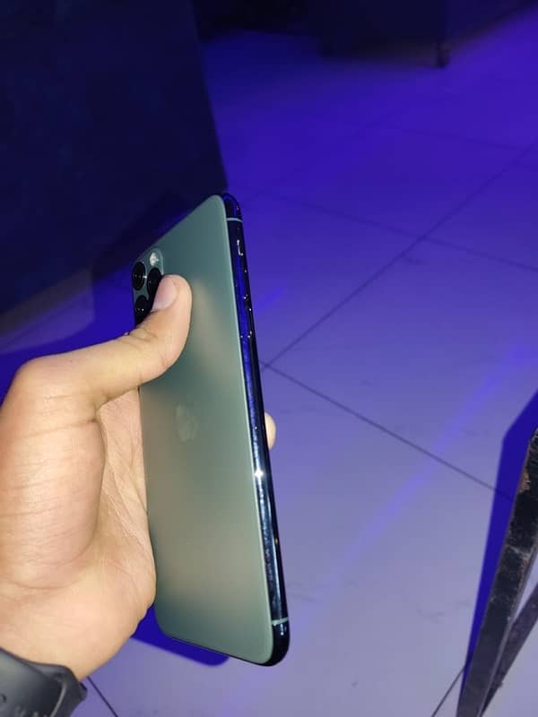 iPhone 11 Pro Max All ok 80health 64gb non pta Jv 10by10 set Waterpack 2