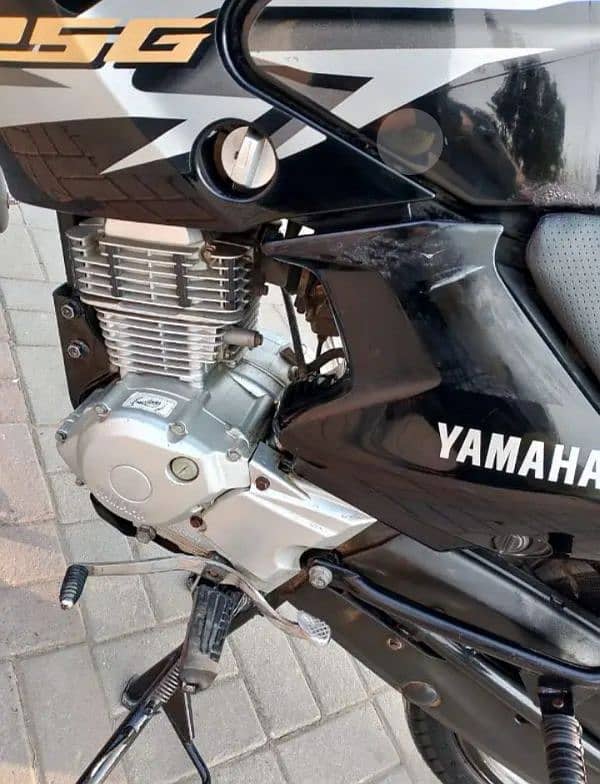 YBR 125g 4