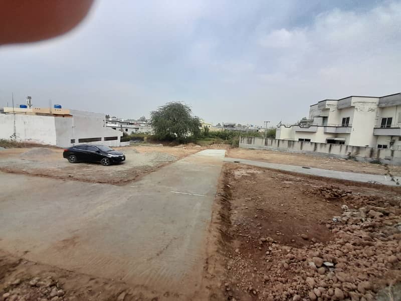 Plot For Sale on ideal location opposite Ayoub National park near foundation university lane 5 new lalazar 3