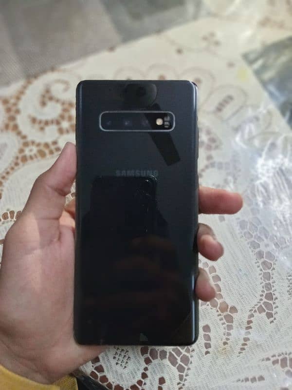 samsung s10+ lady hand used 1