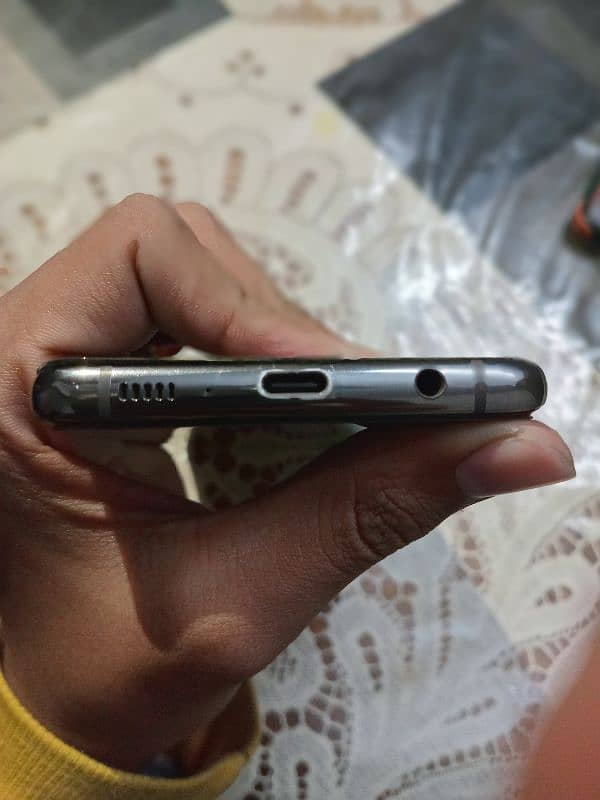 samsung s10+ lady hand used 4