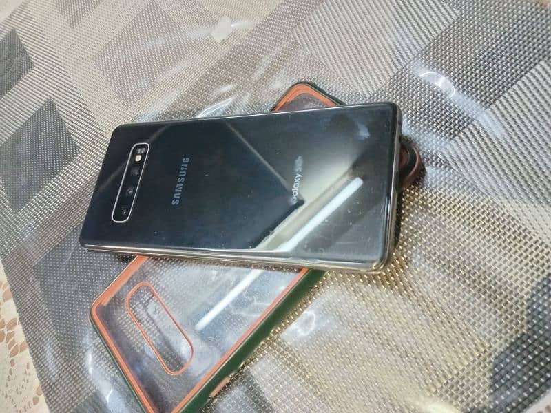 samsung s10+ lady hand used 11