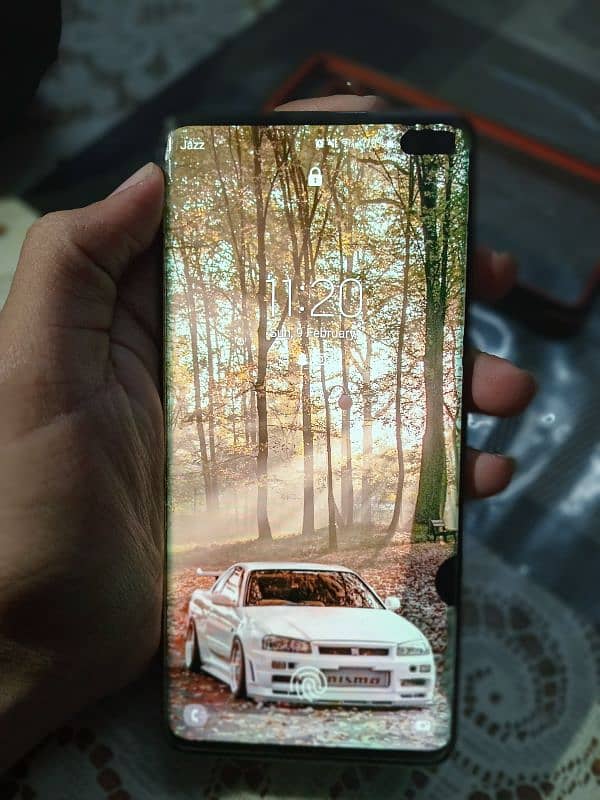 samsung s10+ lady hand used 12