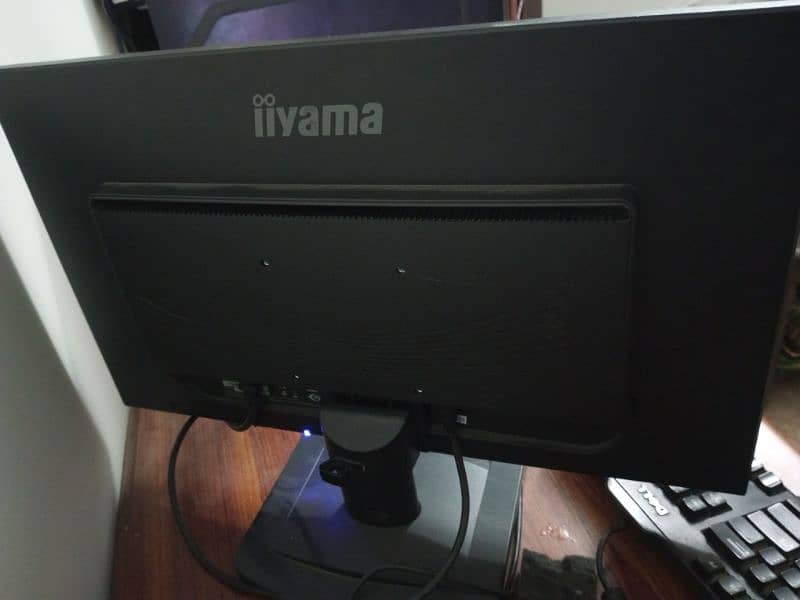 GAMING LCD MONITOR 8