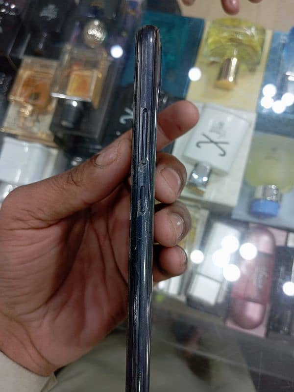 Realme C21y 4gb 64gb all ok ha box nhi ha 1